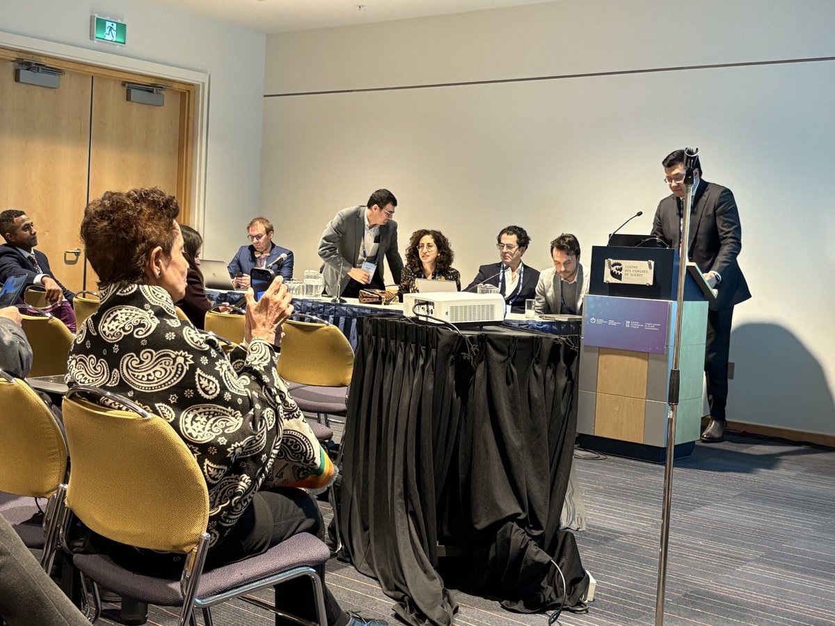 dineshpmcc1's tweet image. @CCardiacON Ongoing cardiooncology case based presentation at the Canadian cardiovascular society meeting with a full room! @husam247 @DarrylLeong