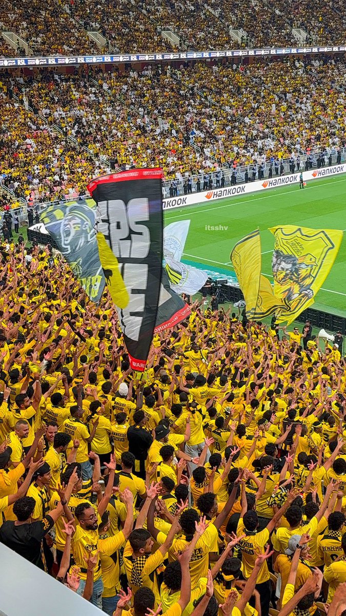 رغم نزول مستوى #الاتحاد في الشوط الثاني، إلا أن الفريق مع كونسيساو تحسن واصبحت له هوية واضحة .. فريقنا يسيطر ويستحوذ ويصنع الفرص ويهدرها ويشكل الخطورة ويظهر بشكل منظم رغم ضيق الوقت بالنسبة للمدرب والأرث الذي أتى عليه من سوء في الإعداد البدني والذهني !

لا يمكن ببساطة تغيير كل شيء