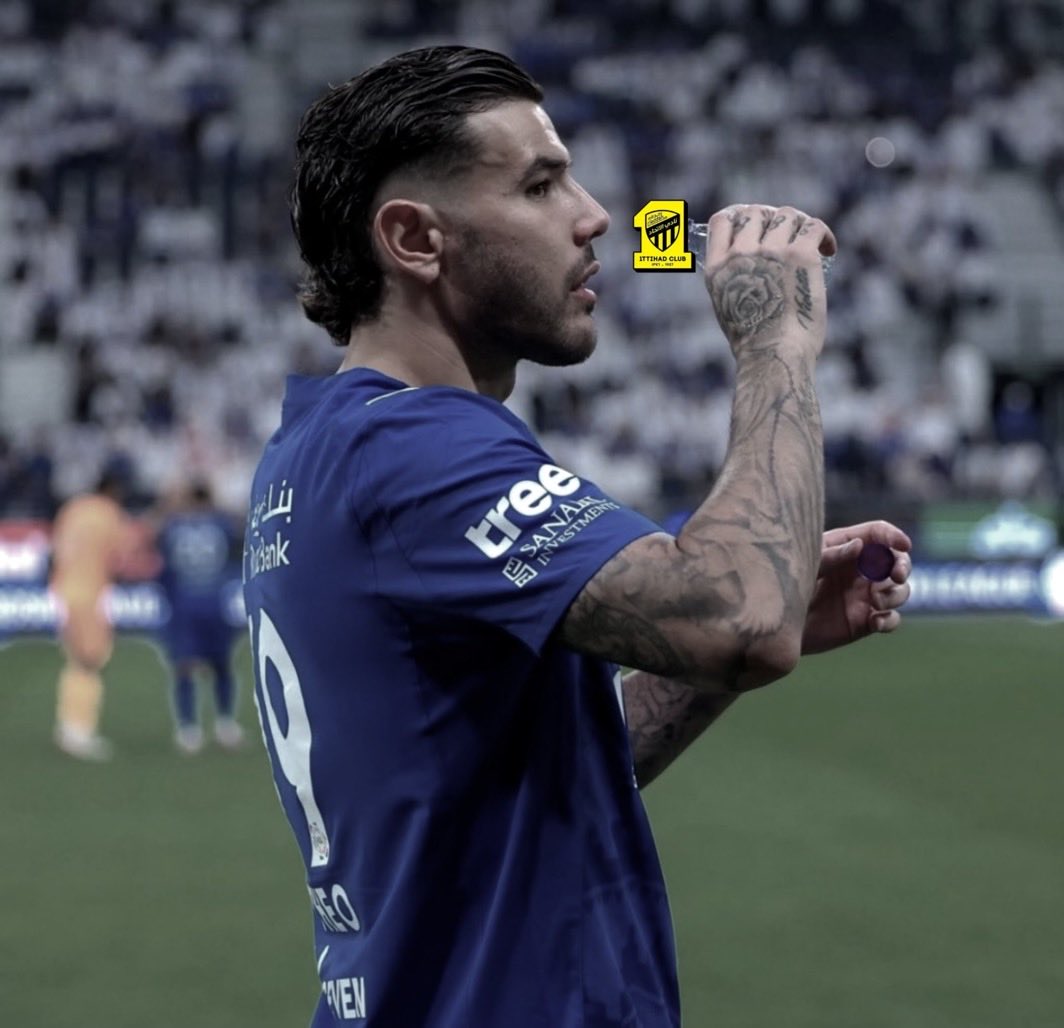 أطلق شنب مشروب فنجاله ☕️

 #الاتحاد_الهلال