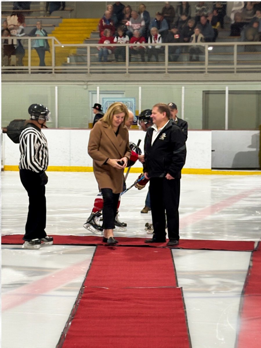 Dropped the puck at the Canada 150 Cup today, hosted by the Burlington Old Timers Hockey League and the 80+ Hockey Hall of Fame — where Team Canada faced off against Team USA right here in Burlington! 

Inspiring to see all the players, aged 80 and older, still bringing such