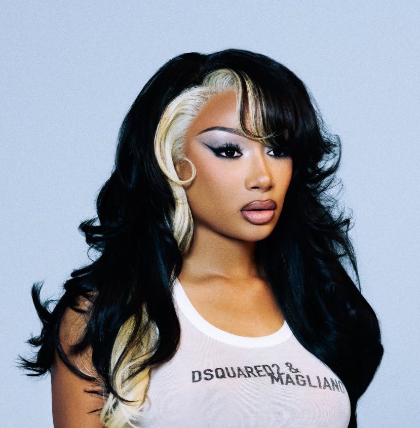 ERAOFMONE's tweet photo. this glam &amp; hair on her is fab https://t.co/tngtYtrAz9