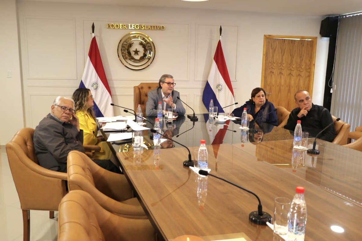 FilizzolaRafael's tweet image. 🧵 HILO | HALLAZGOS DE LA COMISIÓN #MAFIADELOSPAGARÉS 

Llevamos seis meses de trabajo en la Comisión Especial de Investigación de la Mafia de los Pagarés. Todos los días recibimos víctimas que acuden al Senado en busca de ayuda ante una situación desesperante: sus salarios son…