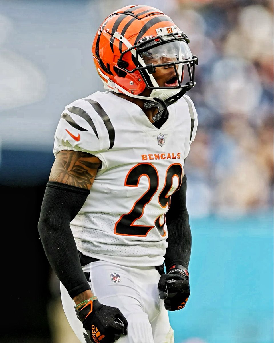 woodwardsports's tweet photo. 5 Trade Deadline Targets for the Detroit Lions via @ryanwilsonCBS 

 🦁 CB | Cam Taylor-Britt | Bengals
 🦁 EDGE | Jaelan Phillips | Dolphins
 🦁 CB | Alontae Taylor | Saints
 🦁 OT | Braxton Jones | Bears
 🦁 OG | Wyatt Teller | Browns https://t.co/0p2oc6gkgp