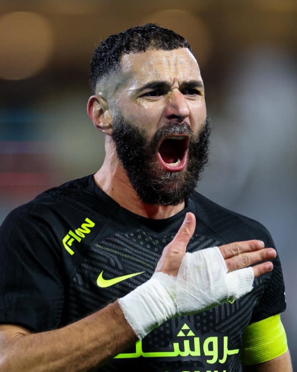 here_511's tweet image. #الاتحاد_الهلال

مسموح لكونسيساو يتصادم معه وينطرد أشر طرده 
يبغى كل شي على كيفه هو والرمه ديابي 

اسوأ لاعبين