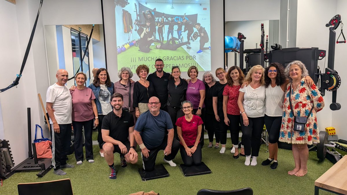 Esta tarde hemos asistido a una charla muy interesante por parte de @trainerclub en la que nos han explicado los beneficios del entrenamiento en nuestra calidad de vida en general y algunos aspectos específicos para las personas sordas. Gracias!! <a href="/ASOGRA_/">ASOGRA</a> #Granada #LSE