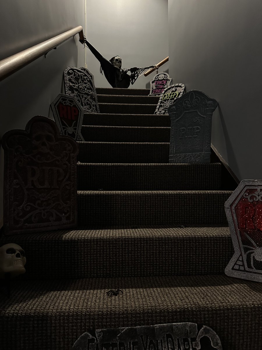 Halloween is just a week away, and we’re getting into the spirit by showing off our spooky decorations! 🎃👻🕸️