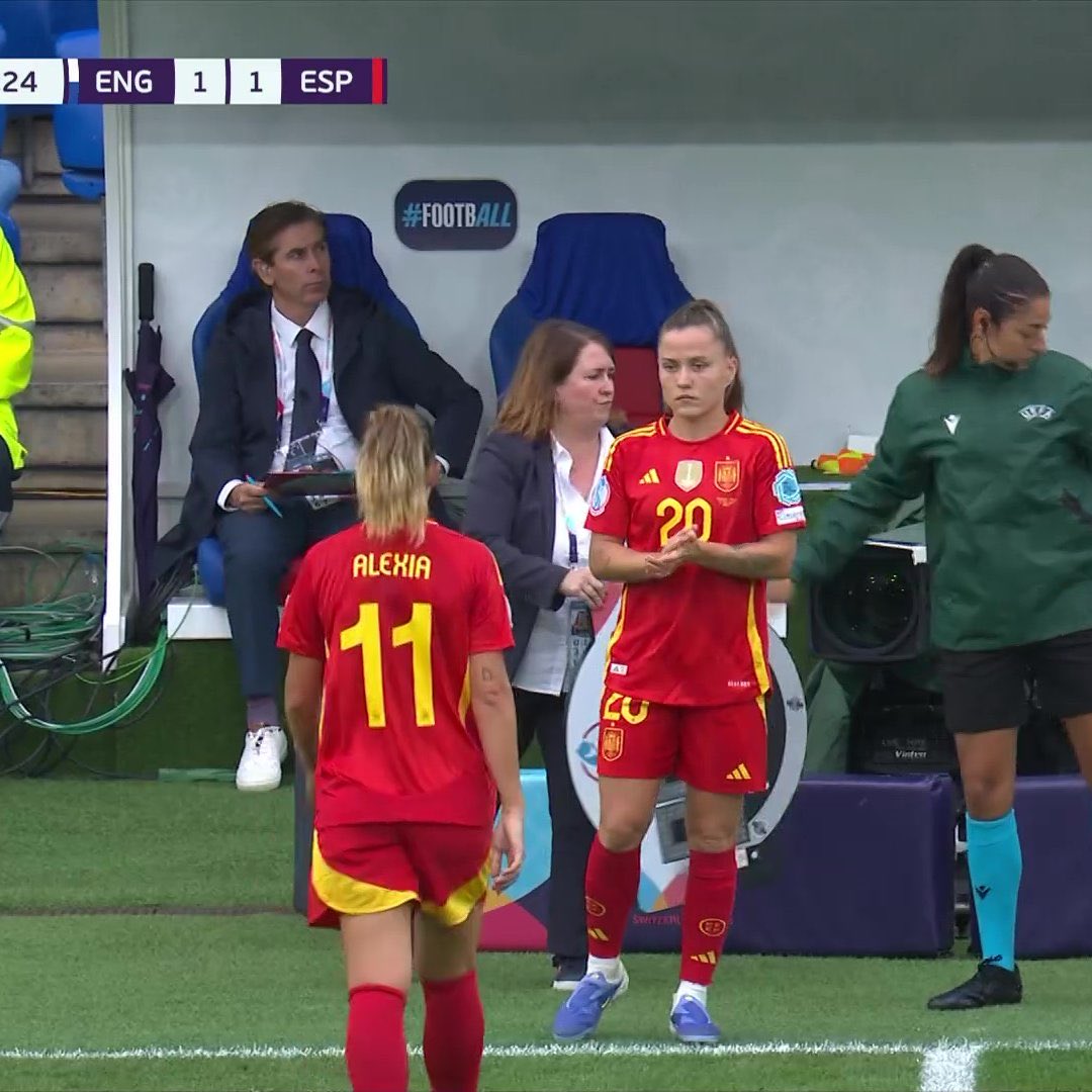 doblete de estos dos bichos pero a monstruo tomé le pareció una maravillosa idea hacer esto en una final de eurocopa