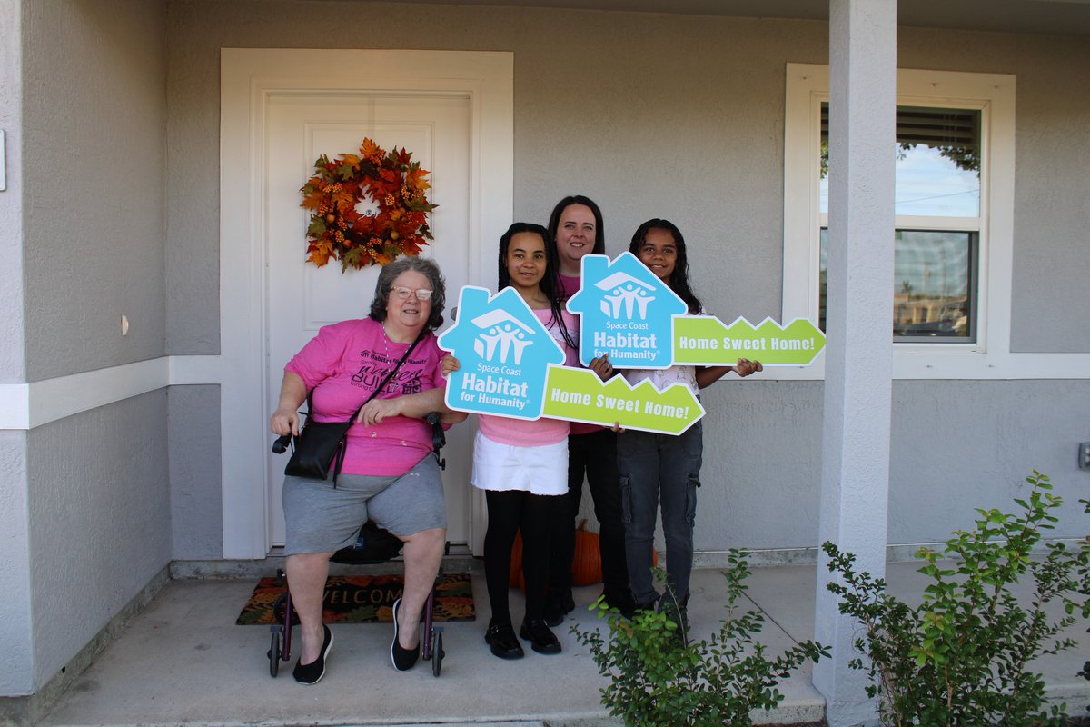 SpaceCoast_HFH's tweet image. This morning, we gathered in the Diamond Square neighborhood of Cocoa to celebrate &amp;amp; welcome home the Atwood family for the first time. 

Special thanks to @Publix Charities for the funding that helped make this dream of homeownership a reality.

#PublixCharities #CocoaFL