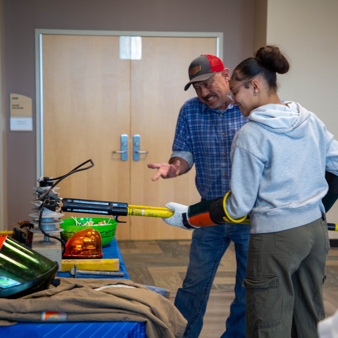 EasternMichU's tweet image. Today, the @emu_cet Digital Divas program hosted more than 300 high school students to help introduce girls to careers in science, technology, engineering, and mathematics. #TRUEMU #BecomeMoreYou