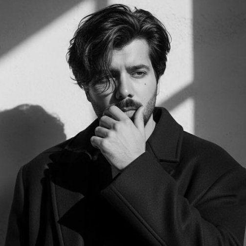 میں نے جس شاخ کو پھولوں سے سجایا تھا 
 میرے سینے میں اُسی شاخ کا کانٹا اُترا...!🖤
#اردو_زبان
#NewProfilePic