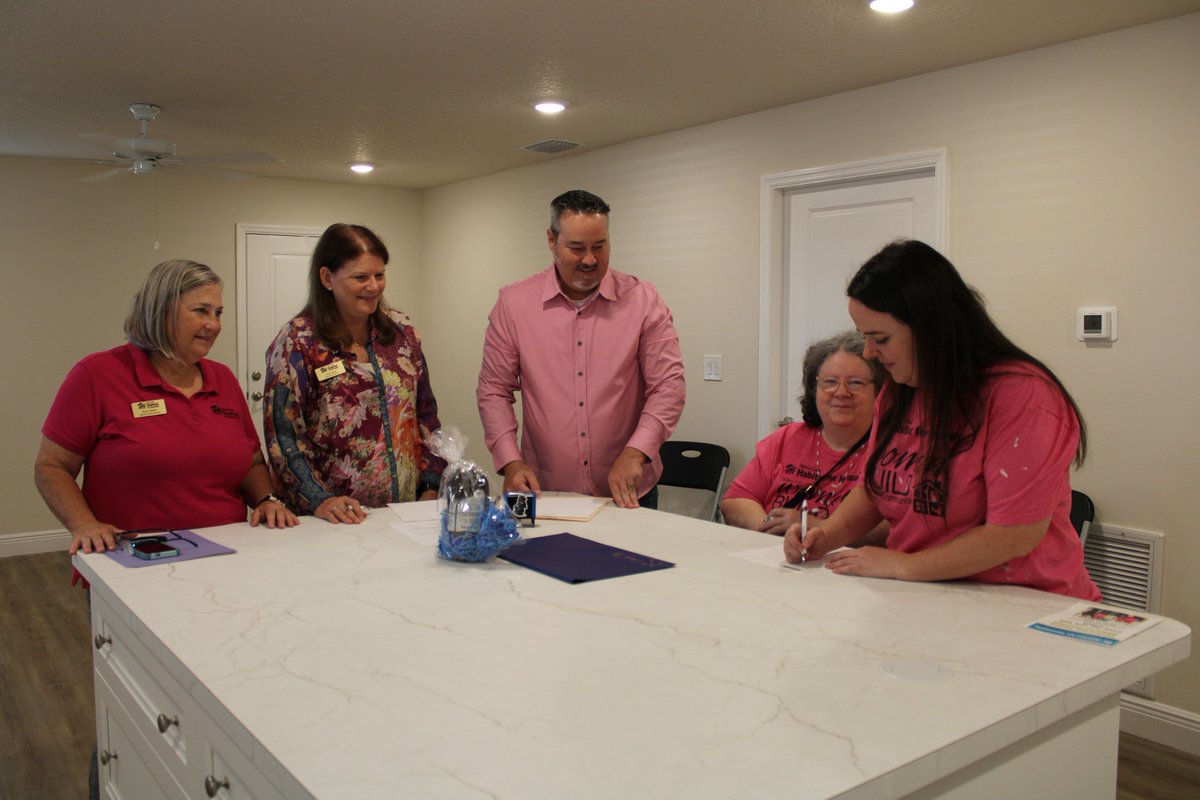 SpaceCoast_HFH's tweet image. This morning, we gathered in the Diamond Square neighborhood of Cocoa to celebrate &amp;amp; welcome home the Atwood family for the first time. 

Special thanks to @Publix Charities for the funding that helped make this dream of homeownership a reality.

#PublixCharities #CocoaFL