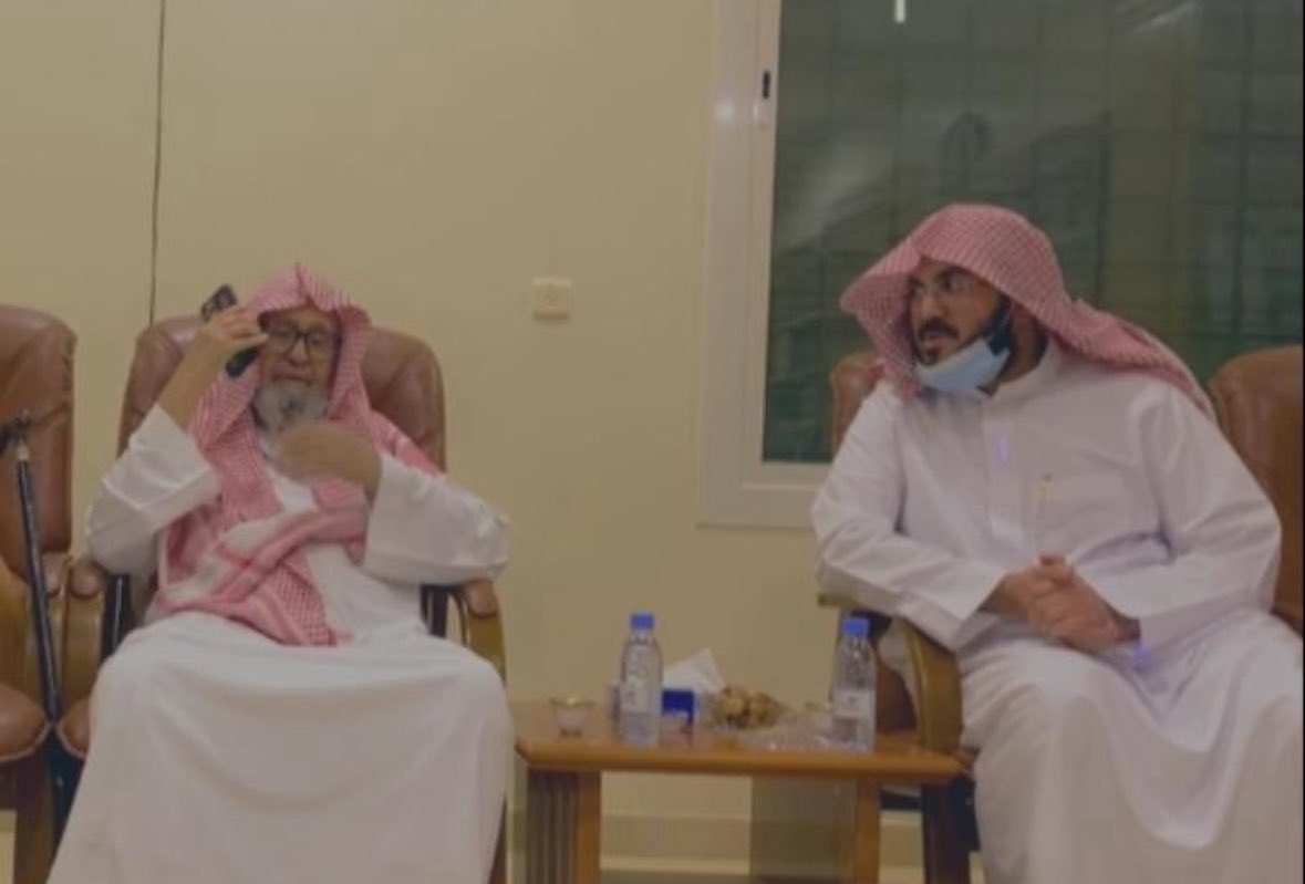 شيخنا 
 #العلامة_صالح_الفوزان_ بقية السلف ، العالم الرباني الذي حذر من  البدع والتحزب ،الذي اجمع على حبه  اهل السنة والجماعة في مشارق الارض ومغاربها ..اللهم سدّده ووفقه..