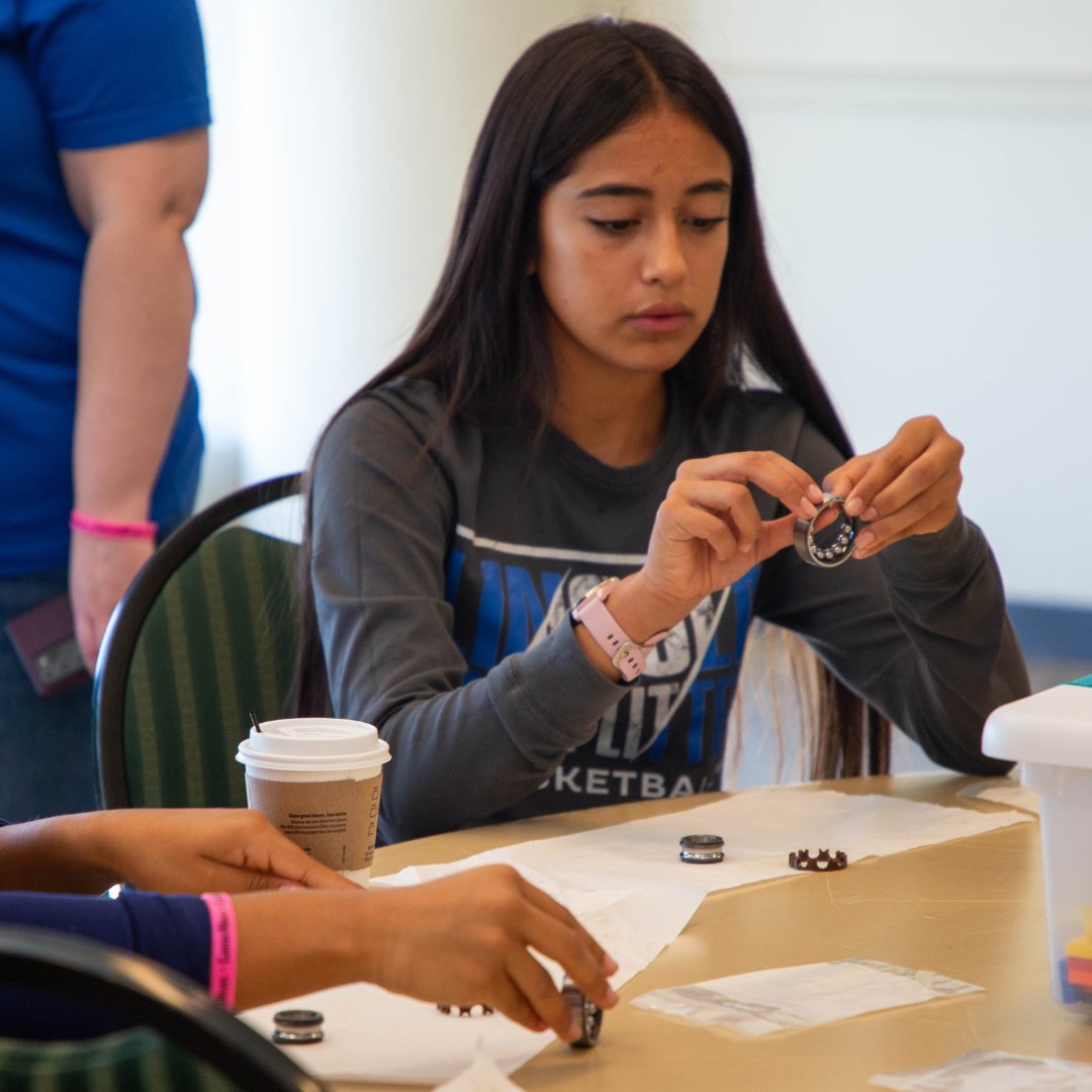 EasternMichU's tweet image. Today, the @emu_cet Digital Divas program hosted more than 300 high school students to help introduce girls to careers in science, technology, engineering, and mathematics. #TRUEMU #BecomeMoreYou