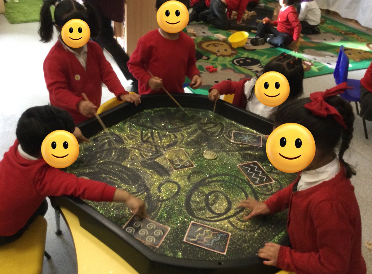 LeighPrimary's tweet image. Nursery/Reception children are having a wonderful time exploring sensory play and mark marking. What fun! #sensoryplay #PD #PSED #EAD #takingturns #relationshipbuilders #memorymakers #lifelonglearners