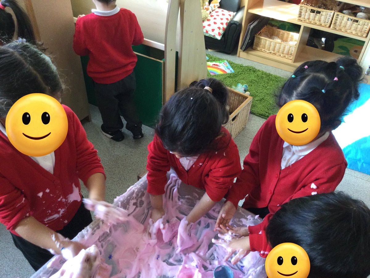 LeighPrimary's tweet image. Nursery/Reception children are having a wonderful time exploring sensory play and mark marking. What fun! #sensoryplay #PD #PSED #EAD #takingturns #relationshipbuilders #memorymakers #lifelonglearners