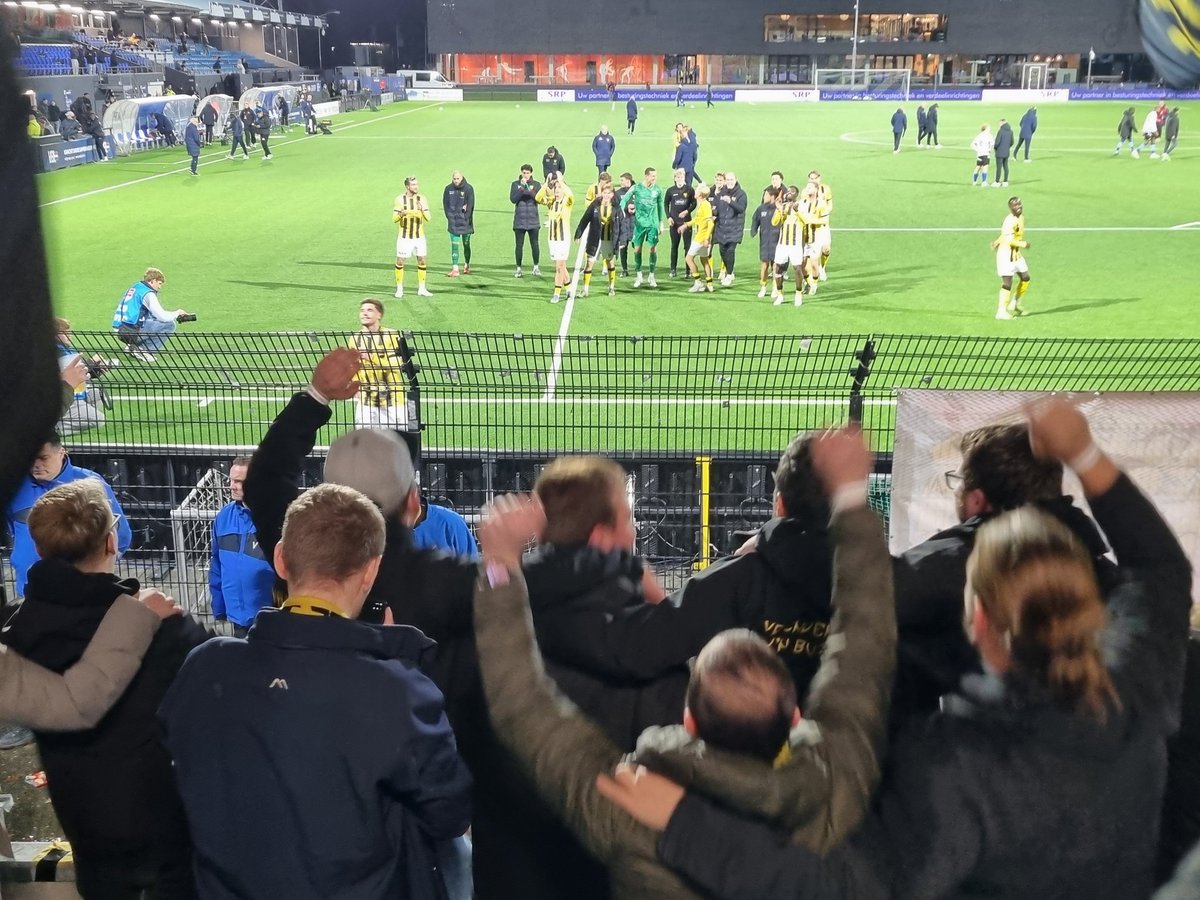 Einde in Eindhoven. Een draak van een wedstrijd wordt beslist door een gouden wissel. Invaller Wehmeyer was met een zeldzame oprisping in de 74e minuut de matchwinner: 0-1. Voor het overige kunnen we die 94 miserabele minuten beter vergeten. #fcevvv #heujheujheuj