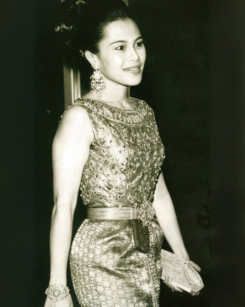 Nnewvyy_'s tweet photo. ทรงพระสิริโฉมที่สุด 💙
#พระพันปีหลวง https://t.co/4aYhuUaDHK