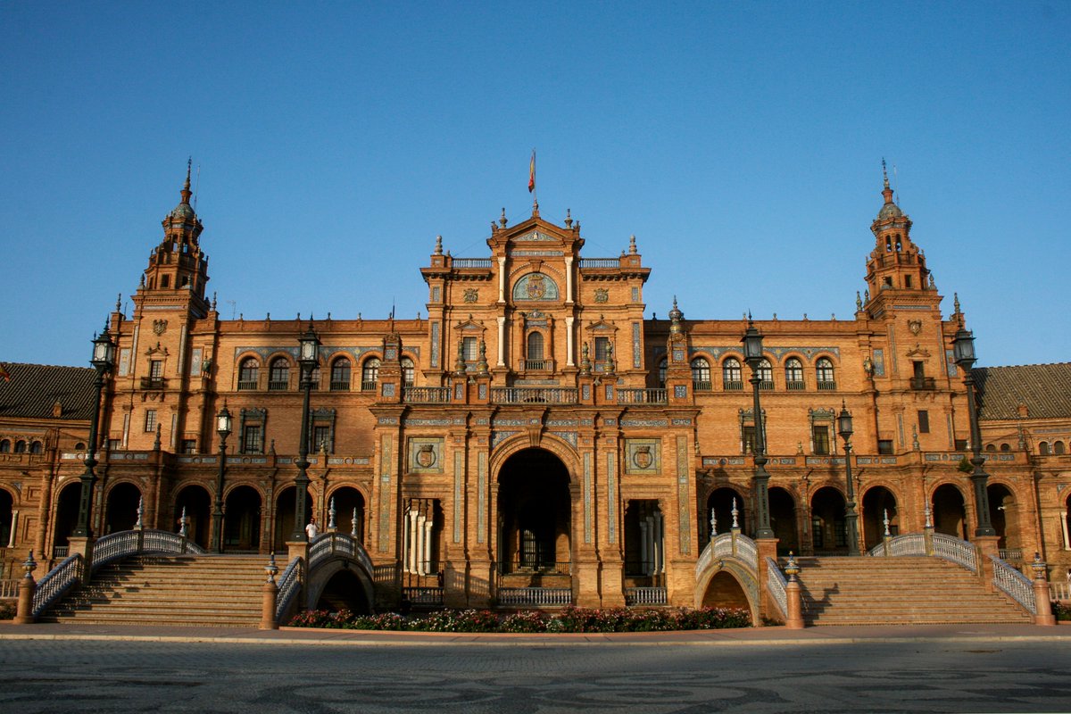 雨上がりのマジョール広場の片隅 雨上がりのマジョール広場の片隅 マヨール広場（プラサ