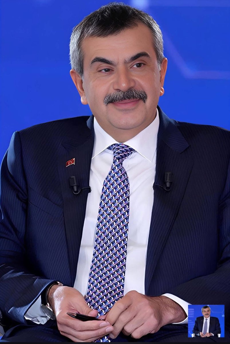 Kendi çocuğuna Londra yı tanıyor.
Bizim cocuklarımıza Pakistan'nı tanıtacak mış.