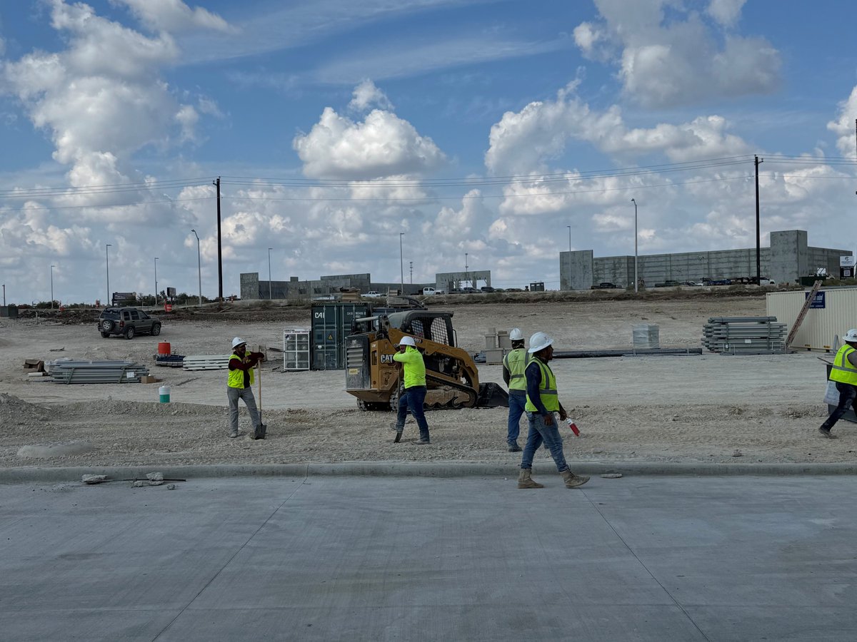 RobCon_Co's tweet image. 🎉 Shoutout to Utz Environmental Services, our Sub of the Month at Costco Liberty Hill!

Clean site, safe crew, smart coordination. Landscaping never looked so good 🌿💪

#SubcontractorOfTheMonth #TeamRobcon #UtzEnvironmental #CostcoLibertyHill #TexasConstruction