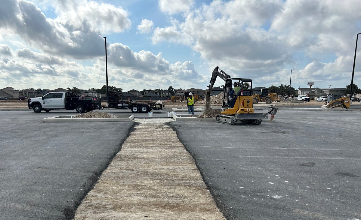 RobCon_Co's tweet image. 🎉 Shoutout to Utz Environmental Services, our Sub of the Month at Costco Liberty Hill!

Clean site, safe crew, smart coordination. Landscaping never looked so good 🌿💪

#SubcontractorOfTheMonth #TeamRobcon #UtzEnvironmental #CostcoLibertyHill #TexasConstruction
