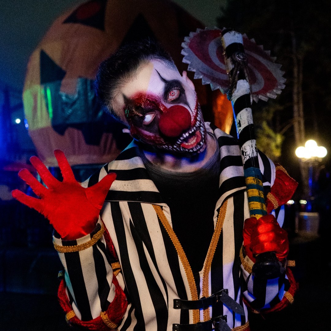 WonderlandNews's tweet photo. They didn’t come to haunt… they came to slay. 💀🔥

Our monsters are out in full force at #HalloweenHaunt, ready to bring the screams all season long. 👻

Which monster is your favourite this year? 👀

#CanadasWonderland #AmusementPark #TorontoThingsToDo #HalloweenToronto https://t.co/PIbKUWYqPj