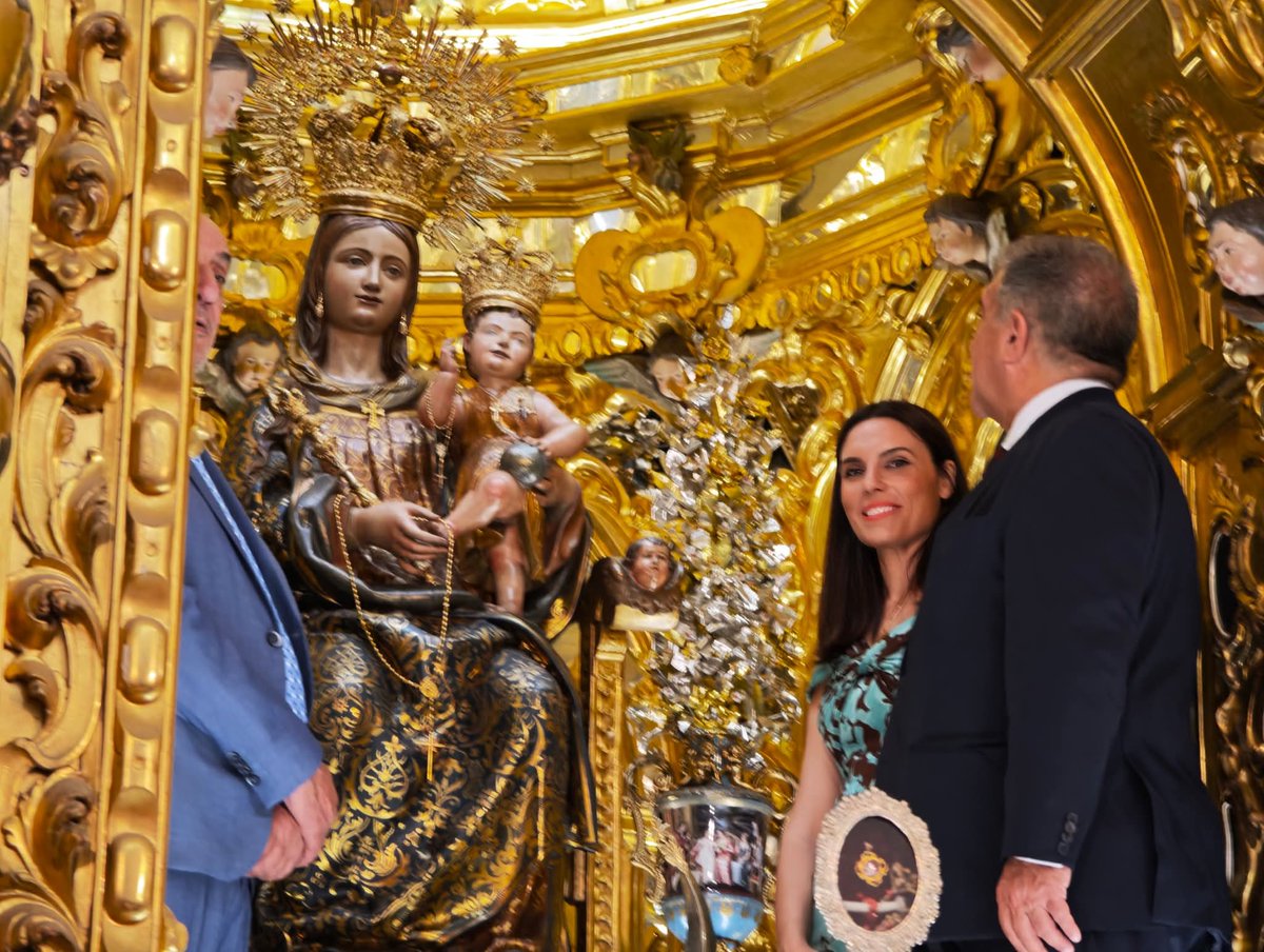 Recepción oficial del Ayuntamiento de Lepe al presidente Joan Laporta. El Barça ha hecho ofrenda floral a la patrona, la Virgen de la Bella.