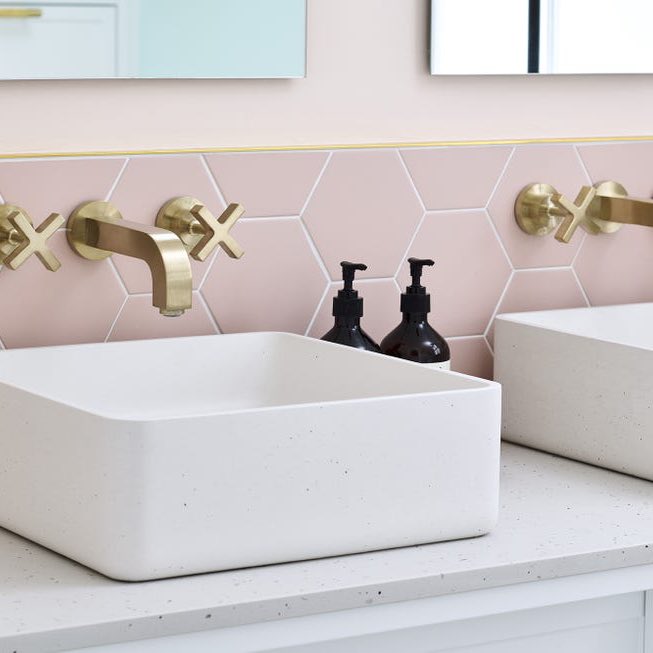 La maravilla de baño que estás a punto de descubrir rincón por rincón pertenece a la casa de Geraldine Tan, una conocida blogger apasionada del interiorismo. nuevoestilo.es/banos/a6126966…

Proyecto: Ripples