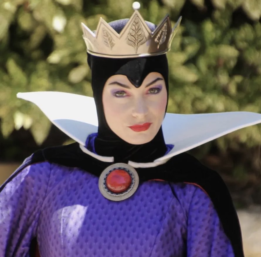 cosmic_marvel's tweet image. Disneyland Parks will continue to feature the Evil Queen and other villains as year-round performers.
There will be no change to how the villains are typically handled at the parks, despite rumors.
(via mickeyvisit.com/fact-check-evi…)