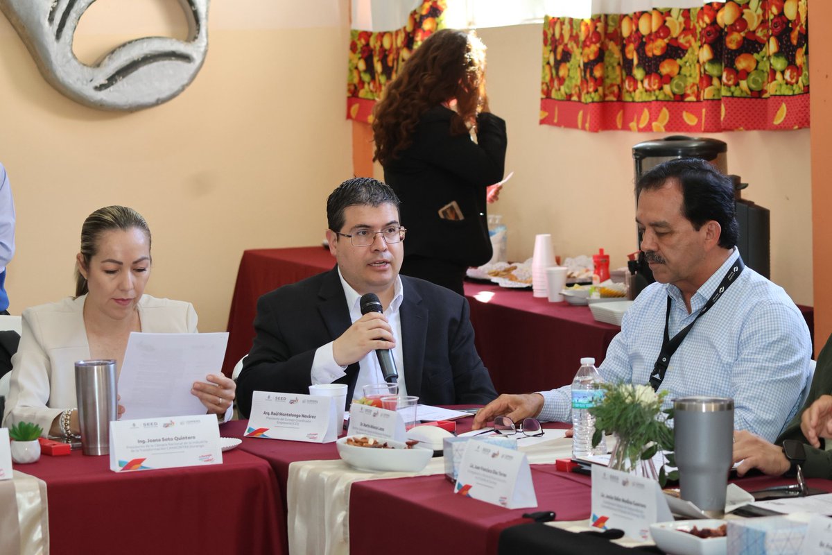 En representación del #CCE, el Mtro. Michel Segismundo Rodríguez González participó en la 'Reunión Ordinaria de la CEPPEMS'.

En este espacio se abordaron estrategias para fortalecer la educación media superior en #Durango. 📚