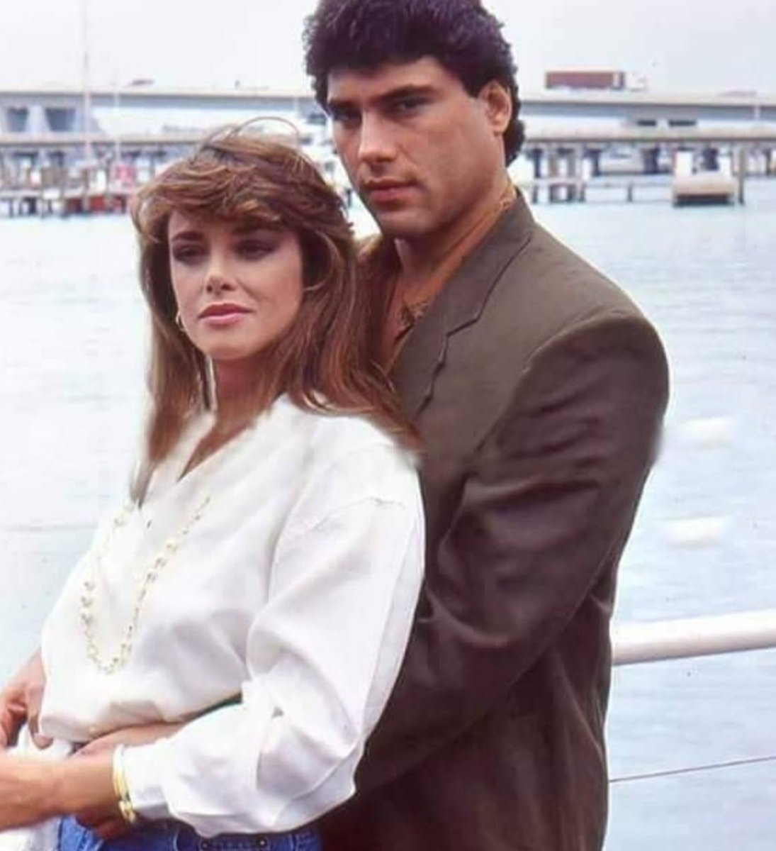 OrneHoyer's tweet image. Cual de estas 2 #Novelas de #EduardoYañez es tu favorita
Junto a grandes #Actrices

#Guadalupe #AdelaNoriega
#Marielena #LuciaMendez
Grandes novelas
De #Telemundo
Para revivir estas #Historias 👇