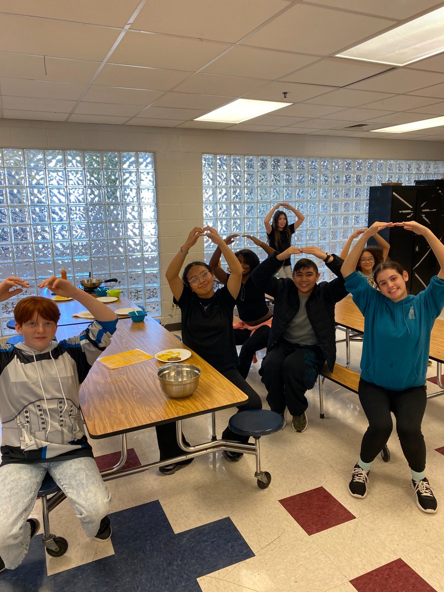 MoCoRec's tweet image. We&apos;re proud at #MoCoRec to celebrate #LightsOnAfterschool as afterschool programs provide youth with a safe and enriching environment to pursue their hobbies and passions! 

Learn more about Lights On Afterschool ➡️ afterschoolalliance.org/loa.cfm. #LightbulbChallenge #ThisIsAfterschool