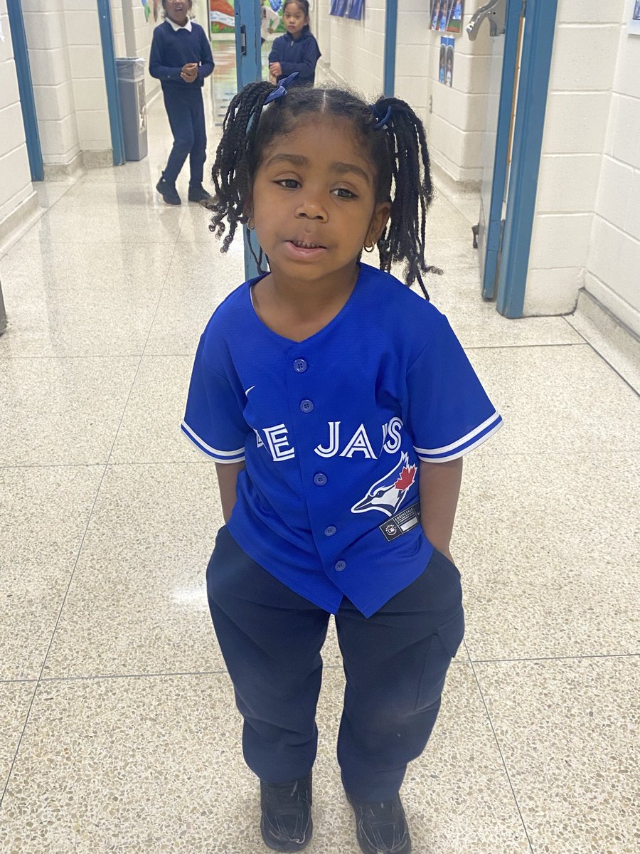 HolyFamily141's tweet image. Blue Jays Appreciation Day !!!
Let’s go Blue Jays ♥️
#SchoolSpirit
@TCDSB 
@LubinskiTeresa 
@BlueJays
