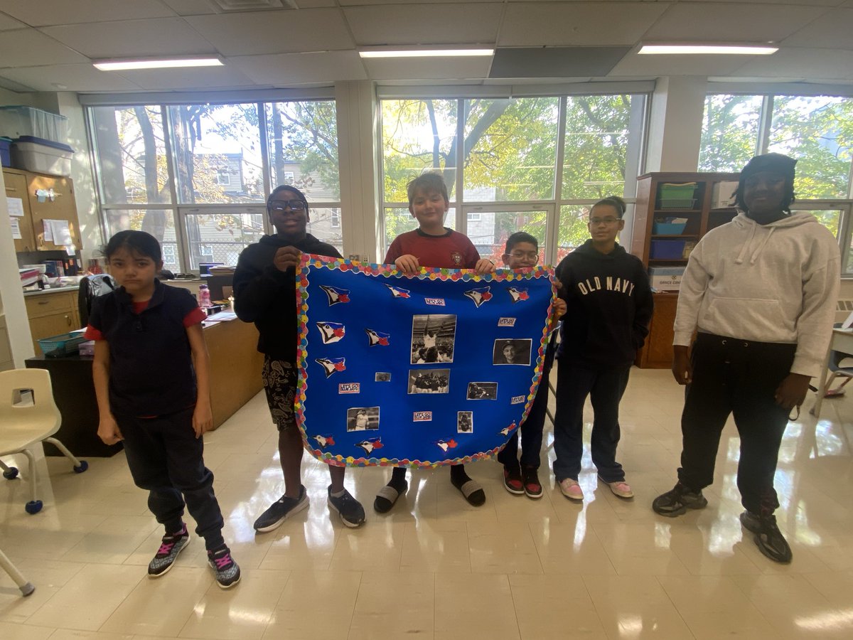 HolyFamily141's tweet image. Blue Jays Appreciation Day !!!
Let’s go Blue Jays ♥️
#SchoolSpirit
@TCDSB 
@LubinskiTeresa 
@BlueJays