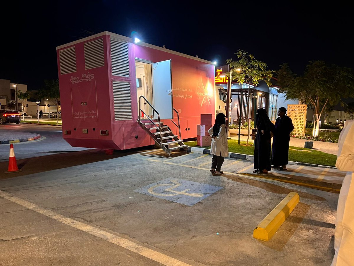 مبادرة توعية لسرطان الثدي في #وجهة_خزام من #NHC، قدمت تجربة توعوية بالتعاون مع <a href="/saudi_cancer/">جمعية سدن</a>