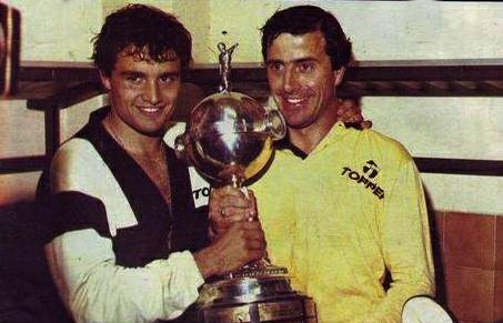 Wilson Méndez (@wilsonmendez86) on Twitter photo El 31 de octubre en el Estadio Campeón Del Siglo, el Maestro Tabarez vuelve a juntarse con sus dirigidos por el relanzamiento del libro "El Éxito de la Inconsciencia". Además estará el Profe José Herrera
#EstoEsFutbol 
<a href="/CarveDeportiva/">Carve Deportiva</a> El 31 de octubre en el Estadio Campeón Del Siglo, el Maestro Tabarez vuelve a juntarse con sus dirigidos por el relanzamiento del libro "El Éxito de la Inconsciencia". Además estará el Profe José Herrera
#EstoEsFutbol 
<a href="/CarveDeportiva/">Carve Deportiva</a>