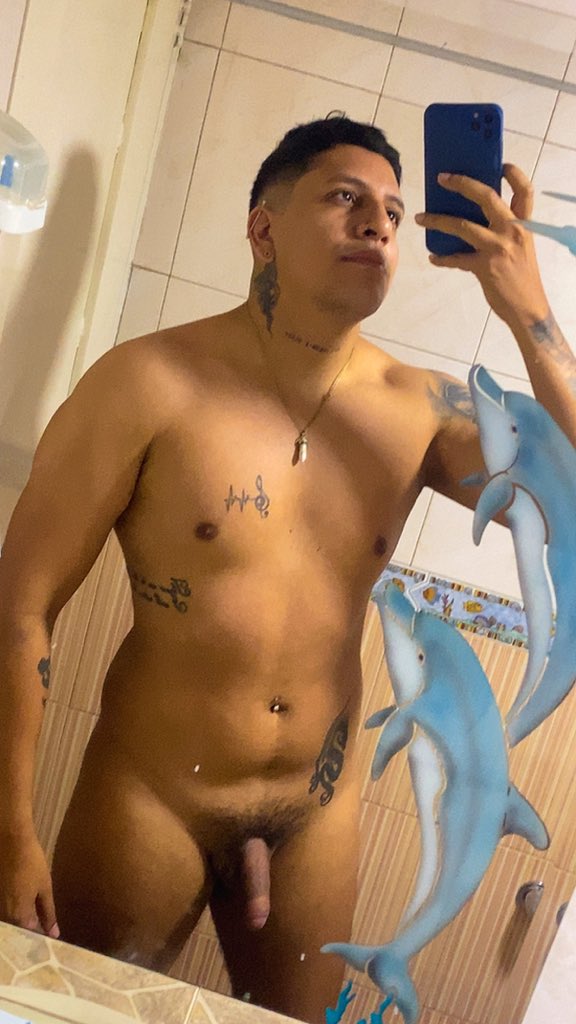 Un duchazo después del trabajo 🧖‍♂️🫧 #gay #boy #latino #top #rt