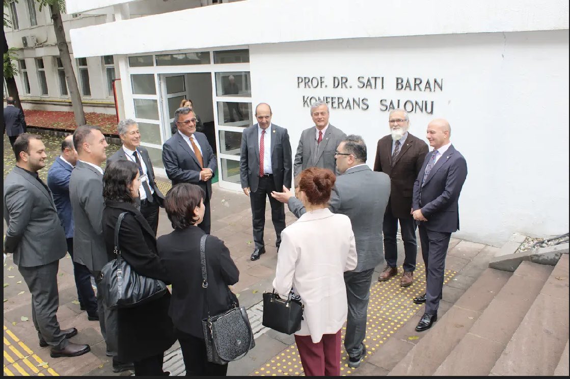 Ülkemizde Veteriner Hekimliği Eğitim ve Öğretiminin 183. Yılı nedeniyle <a href="/auvft_1842/">Ankara Üniversitesi Veteriner Fakültesi</a>  tarafından düzenlenen kutlama programına katıldık. 
Ankara Üniversitesi Veteriner Fakültesi benim için yalnızca bir eğitim kurumu değil; hayata ve bilime bakışımın şekillendiği bir yuvadır.