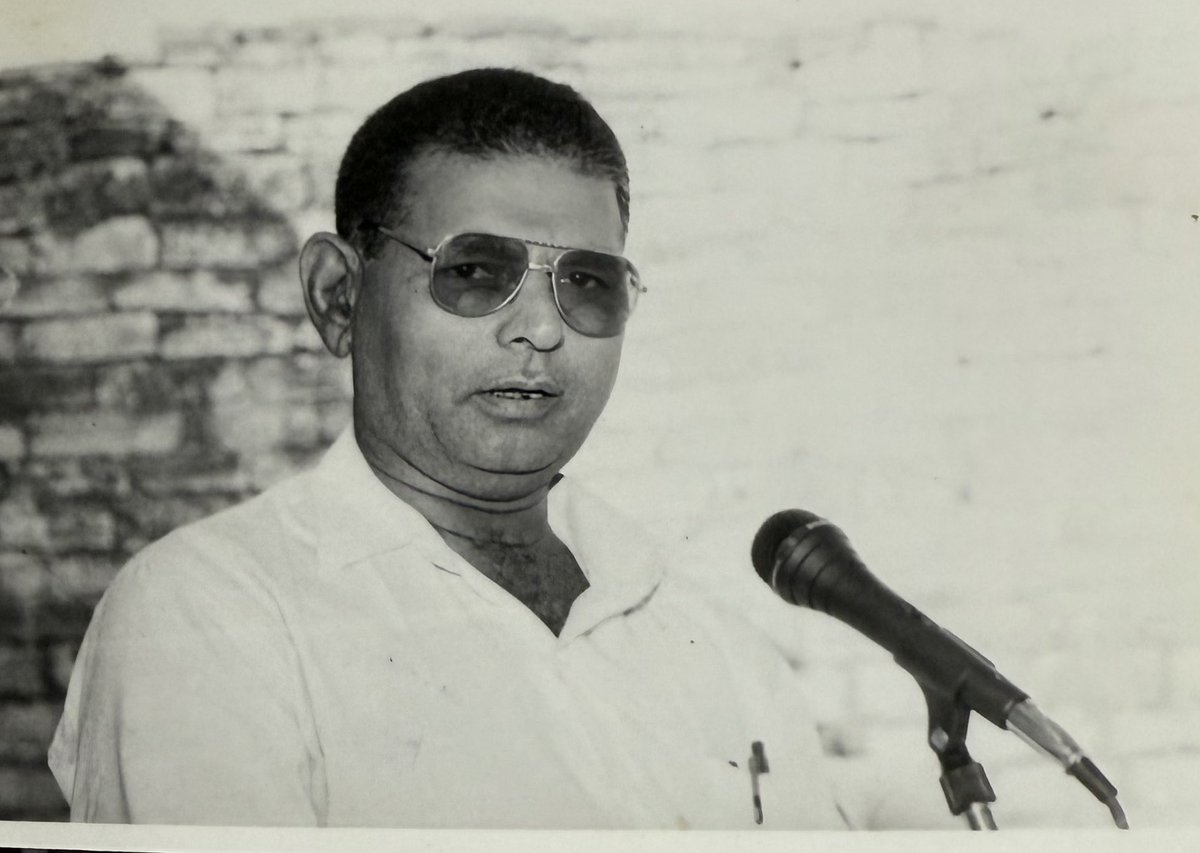 ज़ुल्म के साय में लब खोलेगा कौन 
हम भी चुप रहे तो फिर बोलेगा कौन