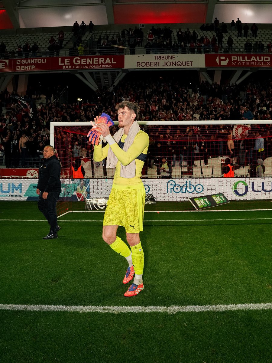 StadeDeReims's tweet photo. Merci Delaune ❤️🤍

#TeamSDR #SDRESTAC https://t.co/W9zdNpr4Pw