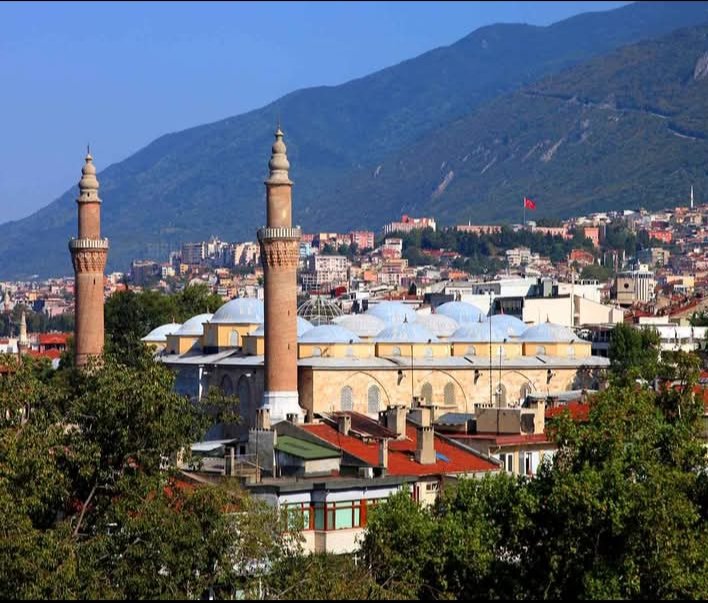 Evliya Çelebi, Bursa'dan bahsederken şöyle der; 
"𝐯𝐞𝐥𝐡𝐚𝐬ı𝐥, 𝐁𝐮𝐫𝐬𝐚 𝐬𝐮𝐝𝐚𝐧 𝐢𝐛𝐚𝐫𝐞𝐭𝐭𝐢𝐫" 
Günümüzde ise Bursa'da Su Kesintileri hayatın olağan bir parçası haline gelmiş maalesef.