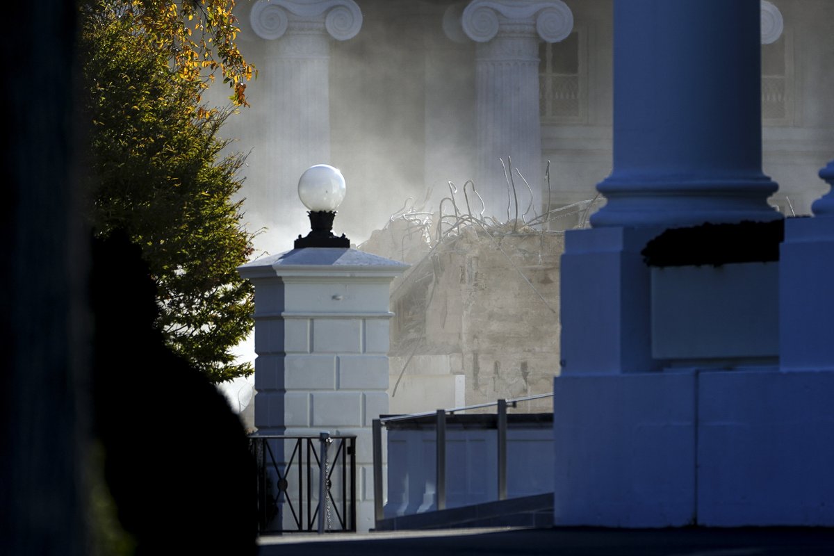 NewscomImages's tweet photo. The East Wing of the White House has been demolished — a striking moment for one of America’s most iconic landmarks. 🏛️
See powerful images documenting the transformation on Newscom: https://t.co/Z3Mr08ZGT1
#Newscom #WhiteHouse #EastWing #VisualNews https://t.co/Jo0KVdzFDT