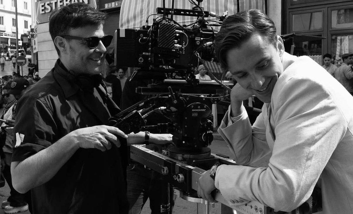 Francois Ozon e Benjamin Voisin sul set di L’étranger