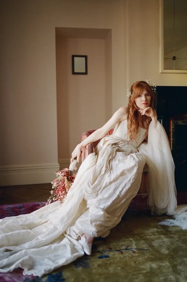 carlyraewki's tweet photo. 💍 @CarlyRaeJepsen stuns in wedding dress! https://t.co/3gkmtQpdfb