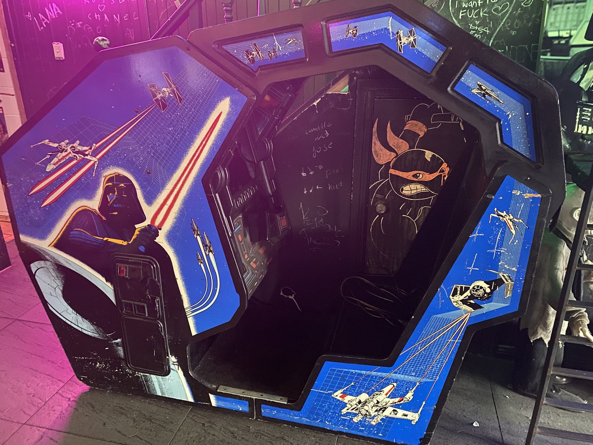 Chill retro games evening 😌🕹️. Had a super fun chat with the owner. Great guy who truly loves games 🎮!