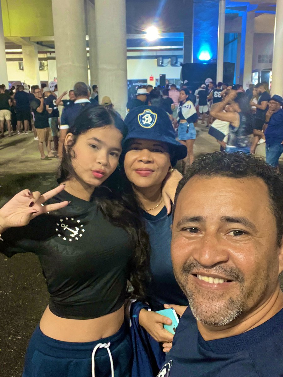 yasdoremo4ever's tweet image. a minha vida é aqui