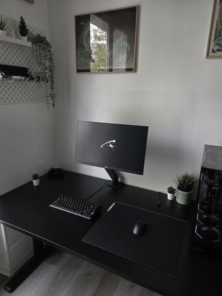 nOxitechh's tweet image. Minimalist setup