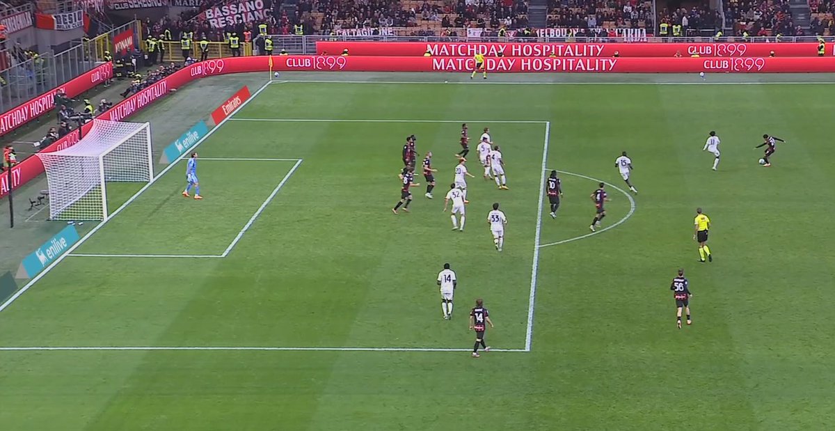 StewolfX's tweet image. Un gol con un intera squadra in fuorigioco davanti al portiere, pallone che passa in mezzo a due giocatori in fuorigioco di 3 metri, tutto regolare, zero check e via al primo tempo supplementare per far vincere al Milan. Cosa cazzo ho appena visto. VERGOGNA MAFIOSI #MilanPisa