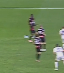 StewolfX's tweet image. Un gol con un intera squadra in fuorigioco davanti al portiere, pallone che passa in mezzo a due giocatori in fuorigioco di 3 metri, tutto regolare, zero check e via al primo tempo supplementare per far vincere al Milan. Cosa cazzo ho appena visto. VERGOGNA MAFIOSI #MilanPisa