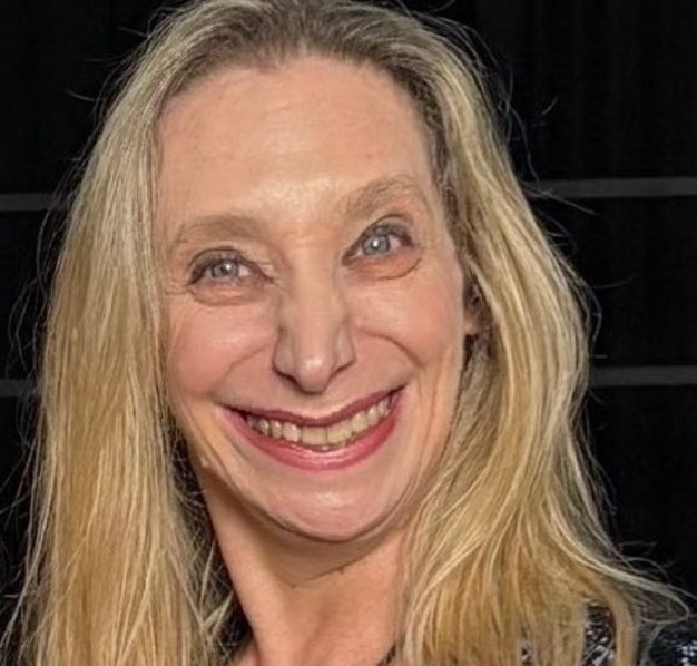 Hermanas Gemelas!!!
O sea La Sayona es hermana del Guasón???
🤔